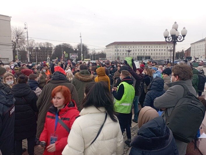 На площади Победы в Калининграде проходит несанкционированная акция (фото) - Новости Калининграда | Фото: «Клопс»