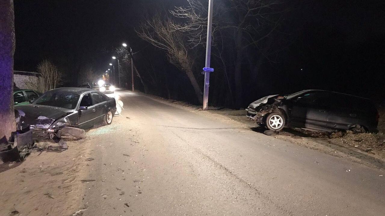 Поворачивал и не пропустил ехавшую по встречке машину: в Калининграде  столкнулись две легковушки - Новости Калининграда