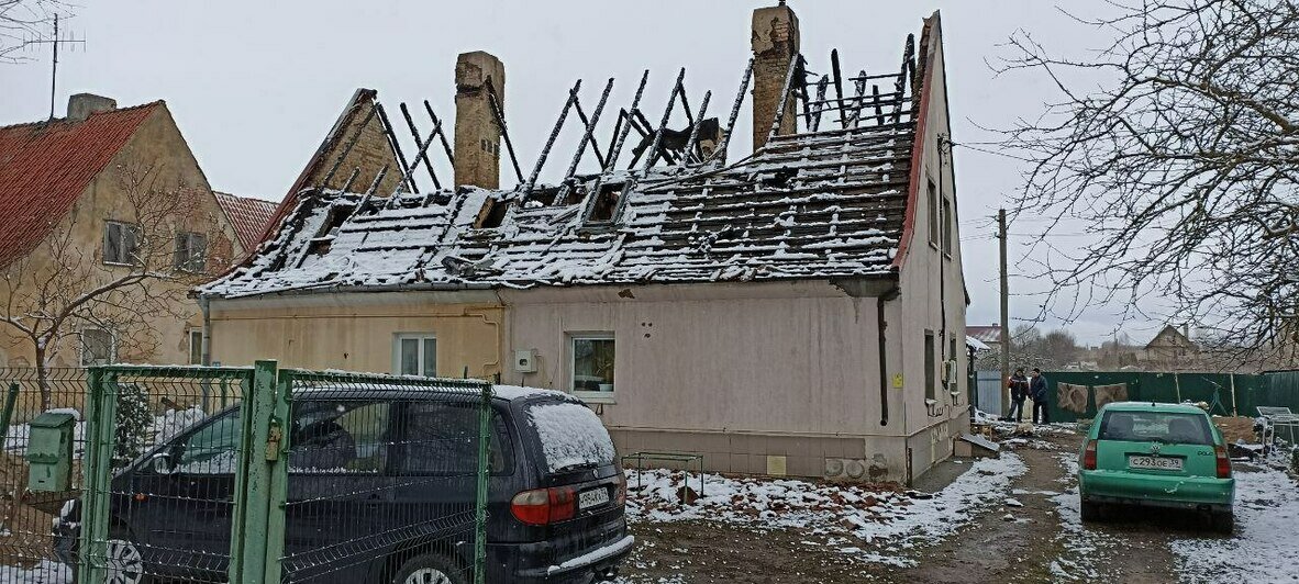 Сгоревший дом семьи на ул. Калининградской | Фото: предоставила Анжела Степанова