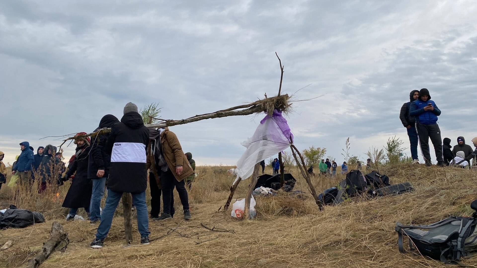 54 часа на границе, поддержка местных и оборванные связи: россияне  рассказали, как перебрались в Казахстан - Новости Калининграда