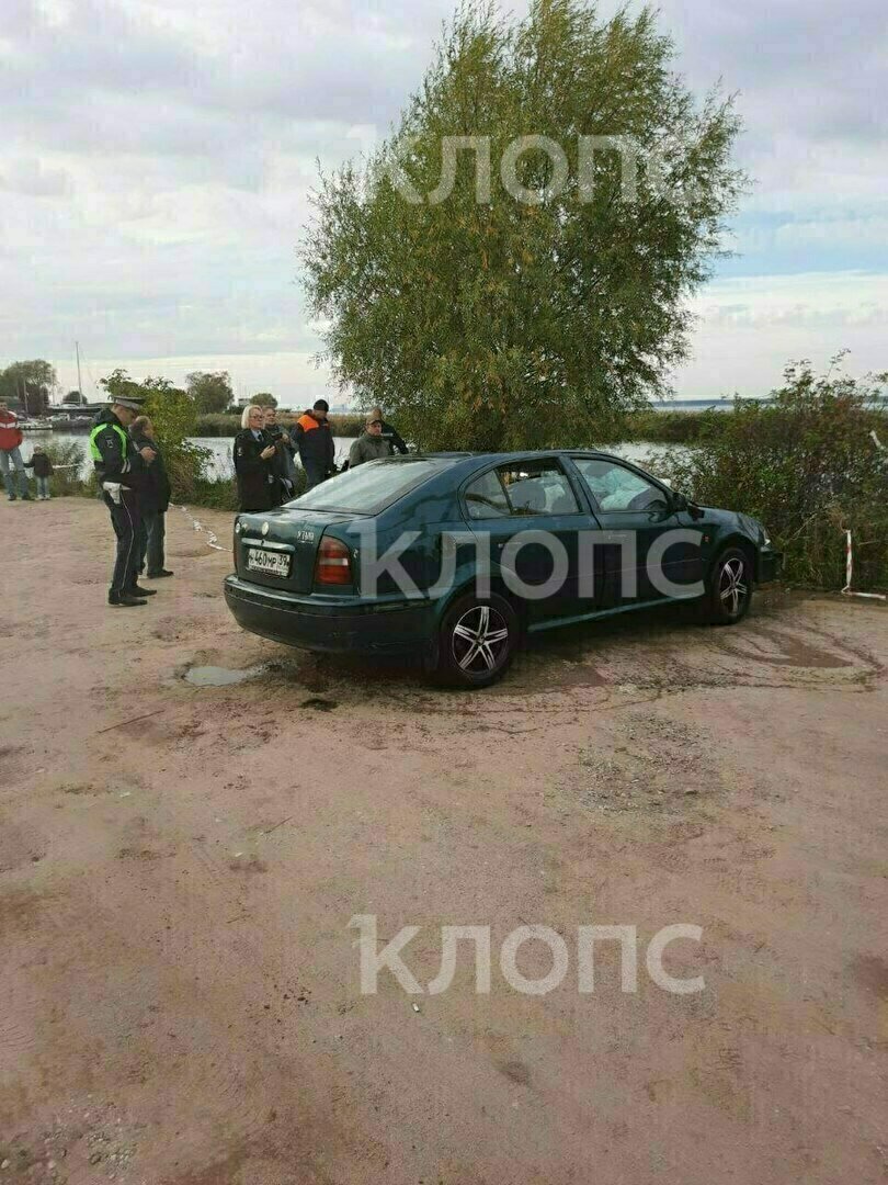 В салоне была бутылка водки: со дна залива достали утонувшую под  Калининградом машину (фото, видео) - Новости Калининграда