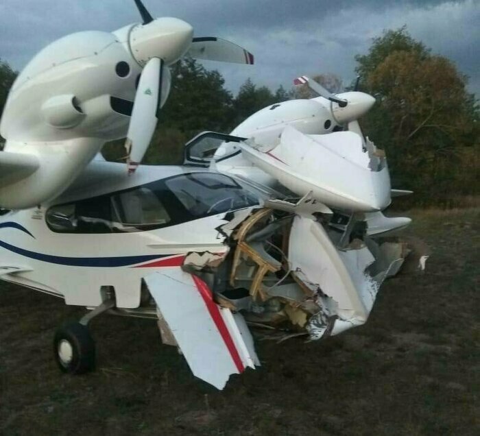 Легкомоторный самолет жёстко приземлился в воду. | Фото: Западное межрегиональное следственное управление на транспорте