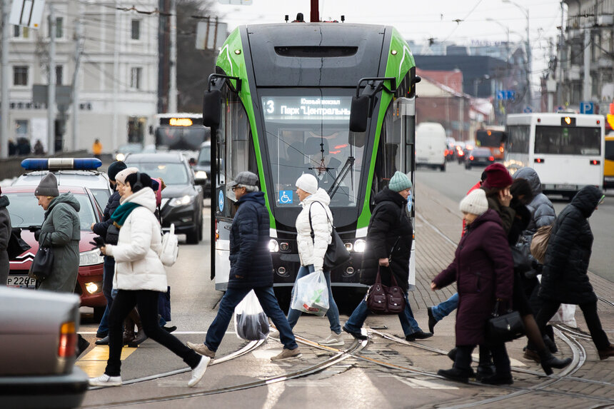 Без происшествий не обошлось: в Калининграде вернулся на маршрут трамвай №3 (фоторепортаж) - Новости Калининграда