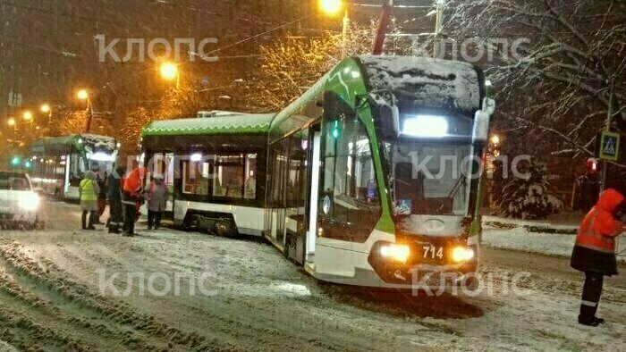 Свет, пробки и заблокированные трамваи: последствия снегопада в Калининграде    - Новости Калининграда | Фото: очевидец 