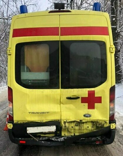 В Калининграде кроссовер врезался в скорую, пострадали два фельдшера - Новости Калининграда | Фото: пресс-служба регионального УМВД