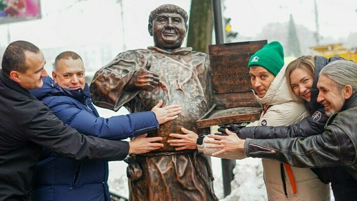 В Калининграде возле ТРЦ «Европа» открылась новая скульптура  - Новости Калининграда