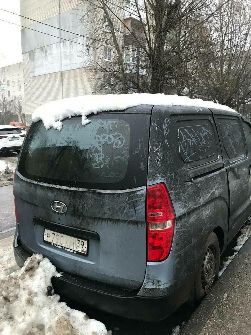 Жители Воздушной просят убрать от детского сада брошенный около года назад  автомобиль (фото) - Новости Калининграда