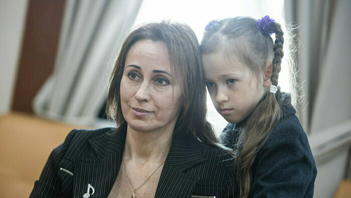 Светлана Кириленко с дочерью | Фото: Александр Подгорчук / «Клопс» 