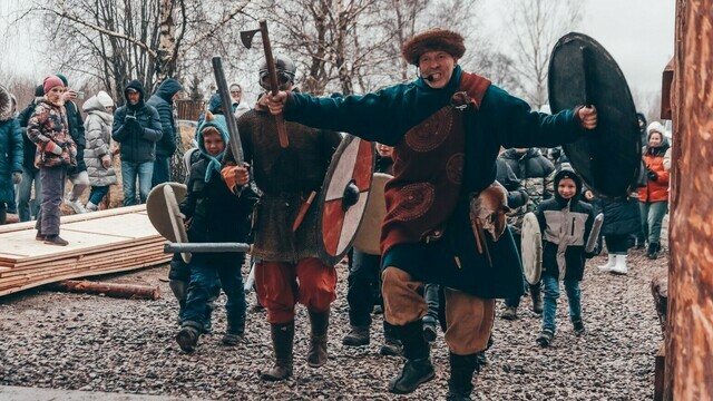 Освоить средневековое ремесло и сразится с викингом: в поселении Кауп проведут День воина 