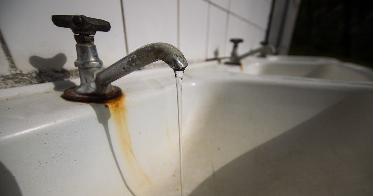 Несколько способов очистить грязную раковину и засорившийся слив ...