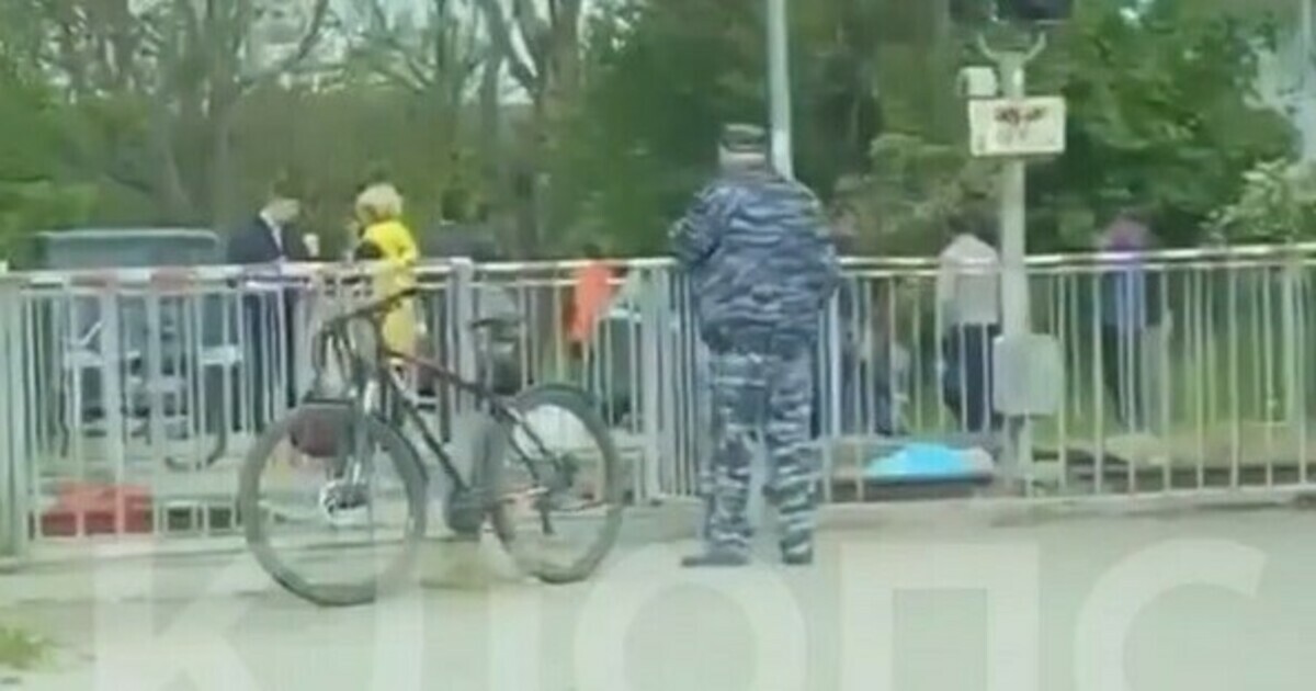 Перелетел через забор и врезался в первый вагон: подробности ЧП на ...