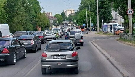 «Это просто какой-то адский ад»: калининградцы застряли в пробках на выезде из Московского района