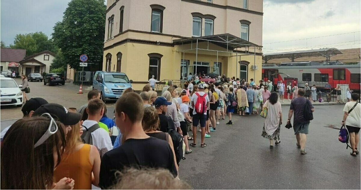 «Всё битком, стоит человек 80» в Зеленоградске на вокзале собрались