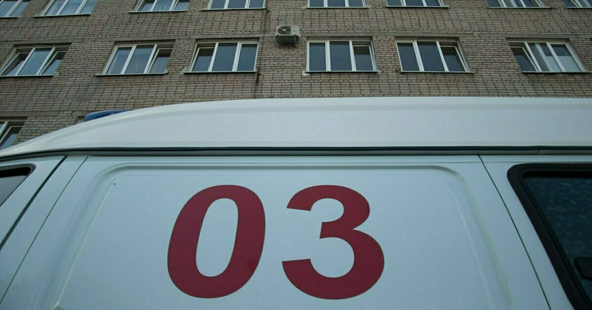 В Комсомольске-на-Амуре пьяный мужчина сбросил с балкона плакавшего ...