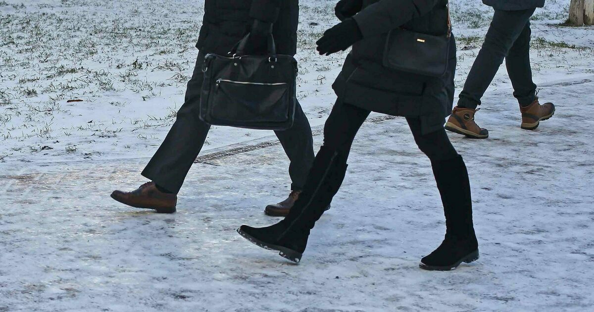 Травматолог рассказал, как правильно падать при гололёде, чтобы после ...