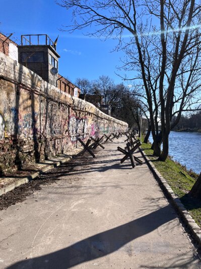 Берлинская стена на Нижнем озере: кто и зачем переполошил калининградцев - Новости Калининграда | Фото предоставил Артём Крюков
