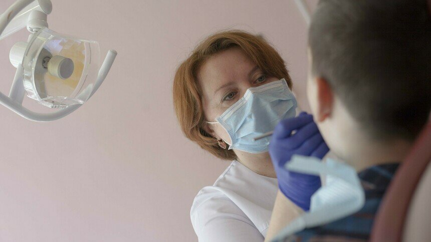 Стоматологи назвали показания к удалению зубов мудрости | Фото: Александр Подгорчук / Архив «Почему Болит»