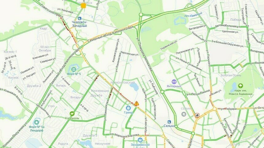 На выезде из Калининграда в пятницу утром собралась километровая пробка ...