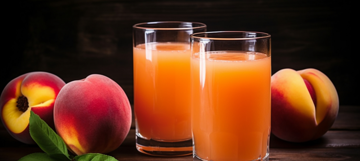 Персиковый нектар: диетолог рассказала, кому сок может навредить
