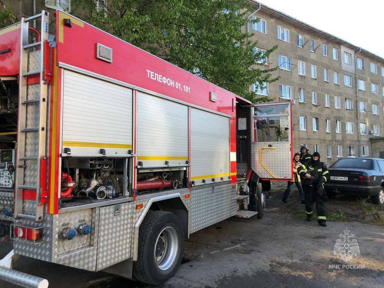 На вызов приехали пять машин: на Красной загорелся многоквартирный дом  (фото) - Новости Калининграда