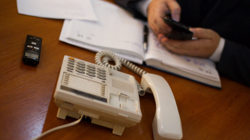 Длинные разговоры по телефону повышают риск гипертонии — исследование | Архив Клопс