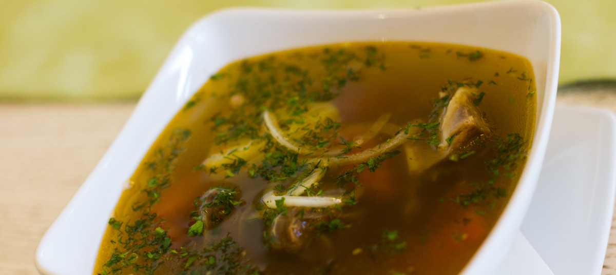 Диетолог назвал 3 вида супов, которые вредны для пожилых людей