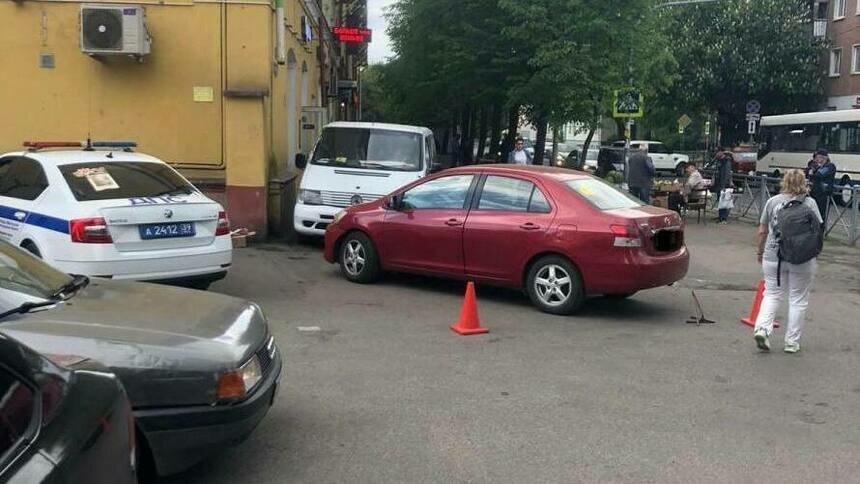 На Киевской легковушка сбила 49-летнюю женщину, а затем врезалась в ...