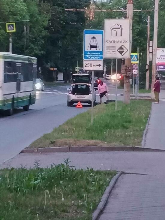 Очевидцы: на Советском проспекте легковушка потеряла два диска из-за ...