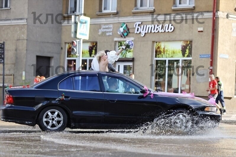 На Суворова прорвало канализацию — «Водоканал» (фоторепортаж) - Новости ...