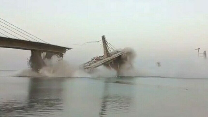 В Индии второй раз за 14 месяцев рухнул строящийся мост через Ганг - Новости Калининграда | Скриншот видео Times of India