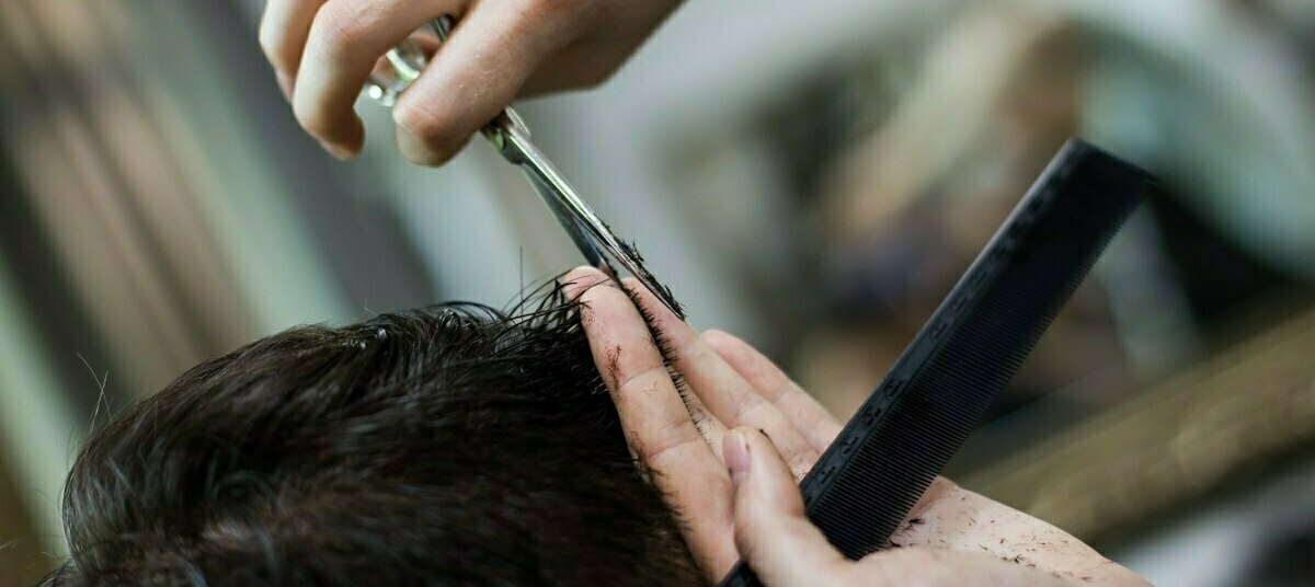 Трихолог развеял 4 популярных мифа об уходе за волосами