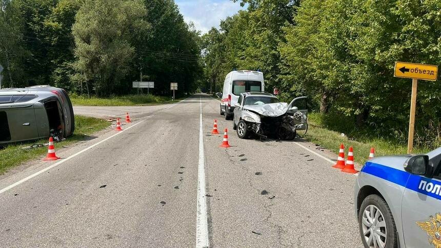 В Калининградской области водитель и пассажирка Chrysler попали в больницу после неудачного манёвра - Новости Калининграда | Фото: пресс-служба регионального УМВД