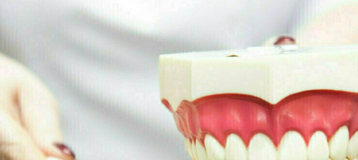 «Пока зубы не выпали»: стоматолог рассказал, как справиться с кровоточивостью дёсен