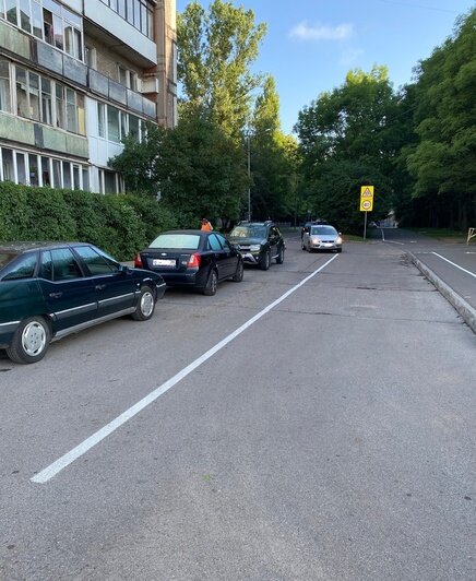 В Калининграде новая разметка лишила парковки жителей двух улиц - Новости Калининграда | Фото читателя