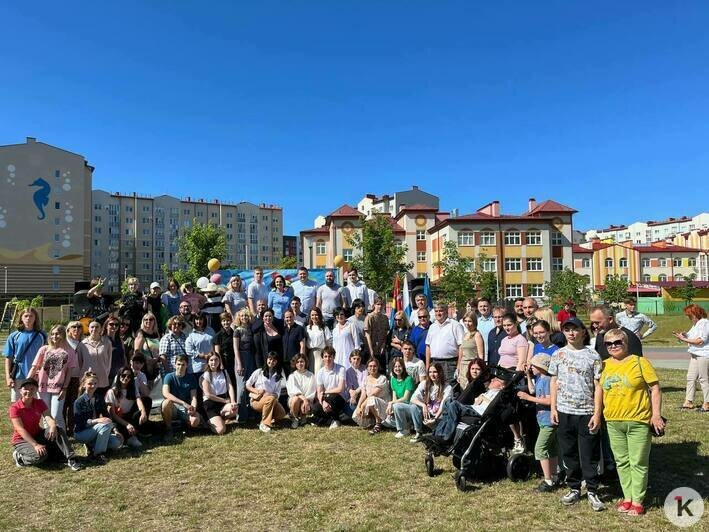 В Калининграде благодаря выпускникам-медалистам появился ещё один сиреневый сквер (фото) - Новости Калининграда | Фото: «Клопс»