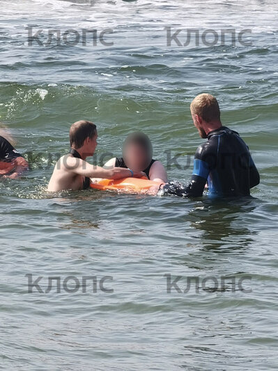 Из воды ей помогли выбраться Данил Музыка и Никита Добрынин | Фото: свидетельница Ирина