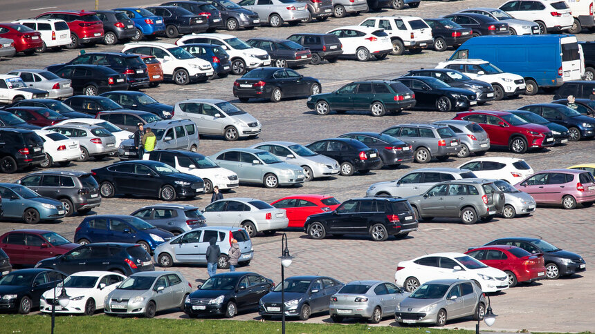 «Глохнут даже на ходу»: на одной из улиц Калининграда машины то и дело ...