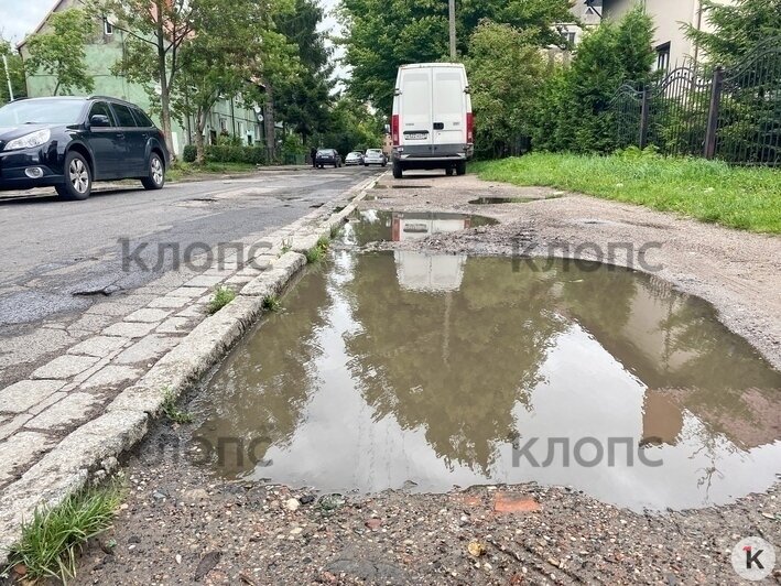 Такие ямы уже не залатать: на одной из улиц Калининграда появились проплешины из брусчатки (фото) - Новости Калининграда | Фото: Александр Подгорчук / «Клопс»