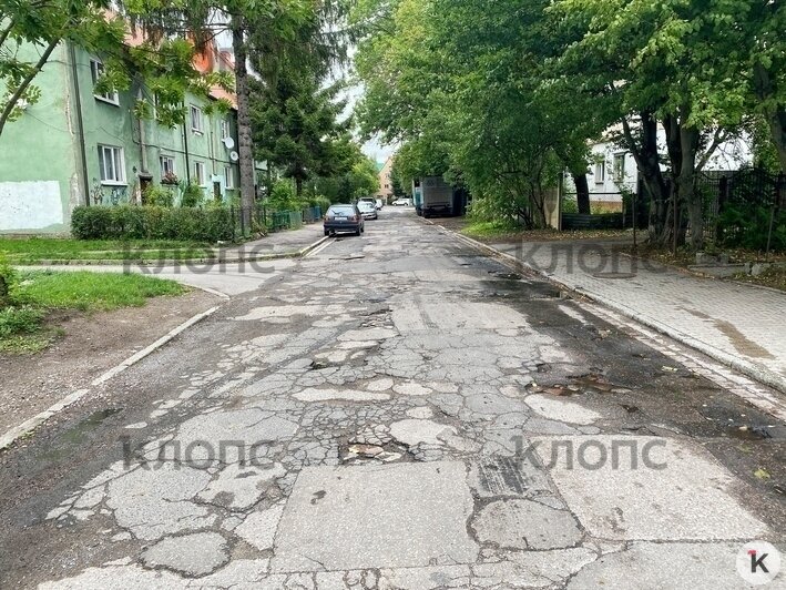 Такие ямы уже не залатать: на одной из улиц Калининграда появились проплешины из брусчатки (фото) - Новости Калининграда | Фото: Александр Подгорчук / «Клопс»