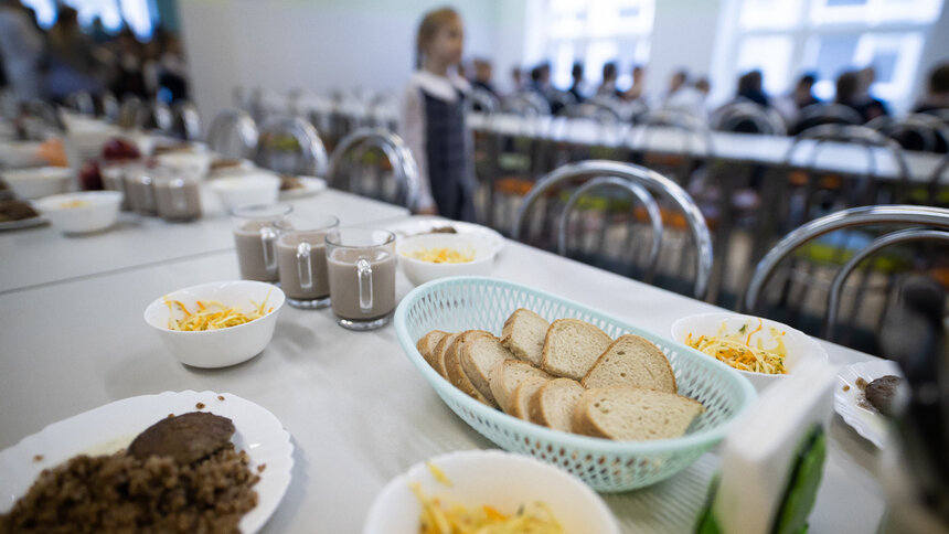 В России планируют ввести единый стандарт на горячее питание в школах   - Новости Калининграда | Фото: Александр Подгорчук / Архив «Клопс»