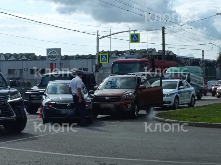 На Московском проспекте в четверг днём собралась пробка из-за ДТП - Новости Калининграда | Фото: очевидец