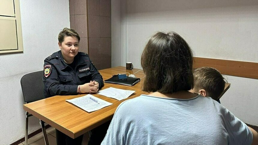 В Калининграде самонадеянный первоклашка на автобусе уехал в неизвестность, потому что не захотел ждать маму - Новости Калининграда | Фото: пресс-служба УМВД России по Калининградской области