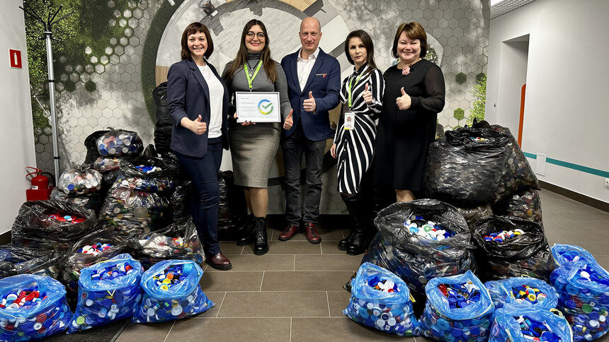 Сотрудники Сбербанка вместе с партнёрами собрали 1,5 тонны пластика в рамках проекта «Добрые крышечки» - Новости Калининграда