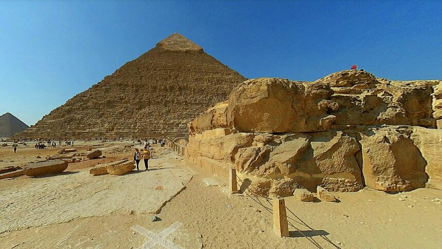 В Египте нашли самую древнюю мумию, покрытую золотом  - Новости Калининграда | Скриншот панорамы пирамид в Гизе / Google.Maps