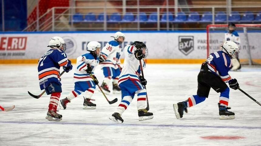 Тренер клуба СКА «Светлогорец» ведёт набор первоклассников в хоккейную команду - Новости Калининграда