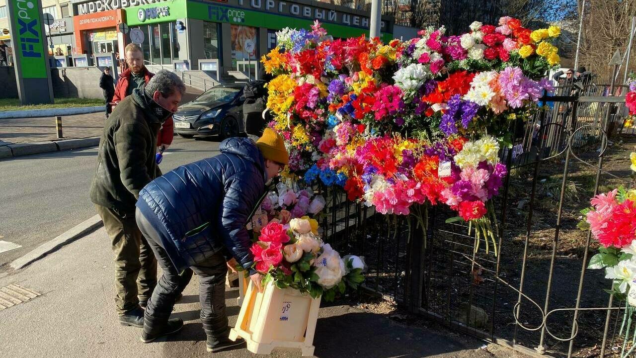 Внучку тоже научу торговать!»: как прошла очередная облава на  калининградских уличных продавцов - Новости Калининграда