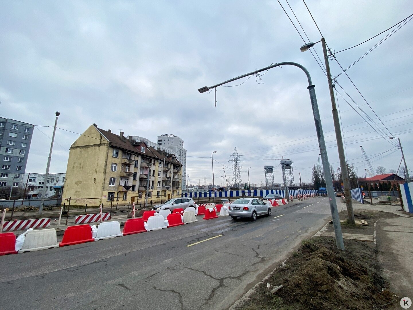 Тротуар из дерева и узкая дорога: на Буткова поменялась схема движения  (фото) - Новости Калининграда