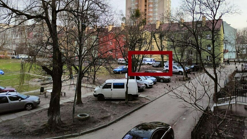 В Калининграде на Киевской мужчина в тельняшке устроил стрельбу из пистолета - Новости Калининграда | Фото очевидцев
