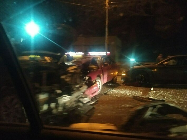 В Калининграде на Невского столкнулись три автомобиля, есть пострадавший (фото) - Новости Калининграда | Фото очевидцев