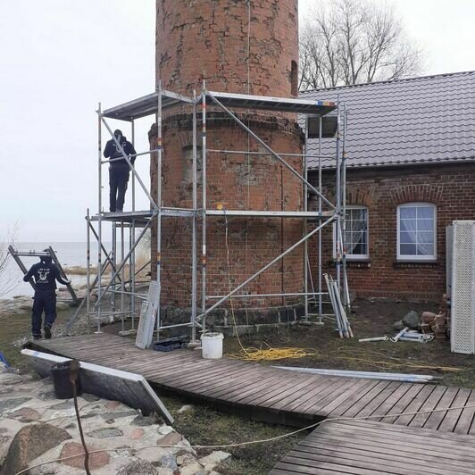 Вековой маяк в Заливино начали ремонтировать впервые с момента постройки (фото) - Новости Калининграда | Фото: пресс-служба Музея Мирового океана